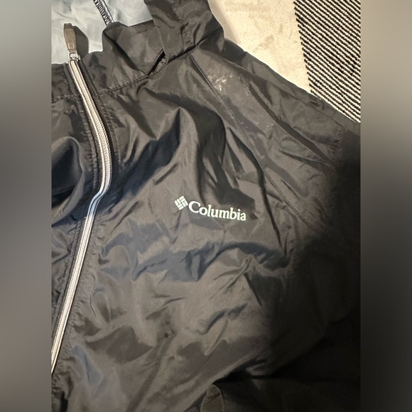 Columbia windbreaker with foldable hood - Picture 3 of 4